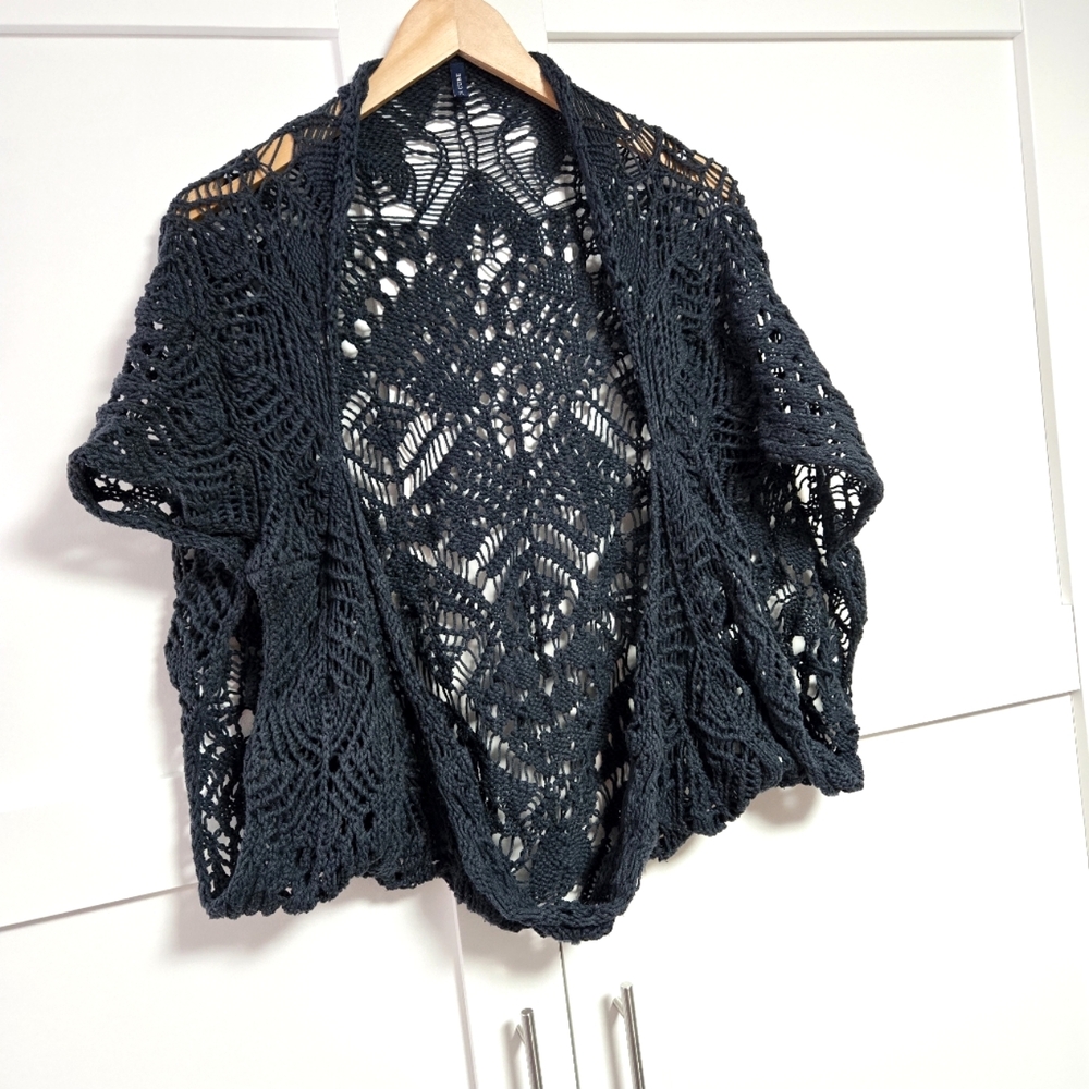 ✨️3 For $30✨️Ice Cube Beautiful Crochet Open Knit Shrug Bolero (OS)